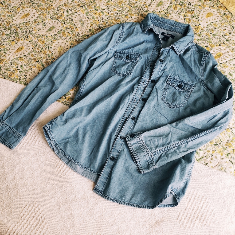 Old Navy blue chambray button-down shirt